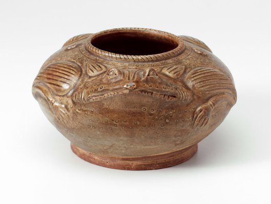 Alternate image of Water pot in form of a frog by Yue ware