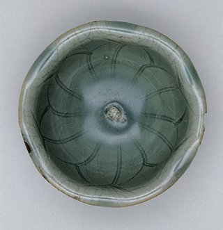 AGNSW collection Bowl in the shape of lotus leaf with foliate edge