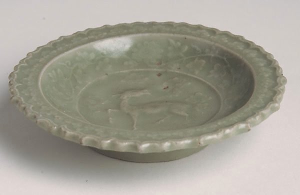 Alternate image of Saucer dish with slip design of antelope and foliate edge by Longquan ware