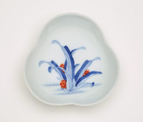 Alternate image of Set of 5 three-lobbed dishes with décor of Japanese rhodea ('rhodea japonica') by Arita ware/ Nabeshima style