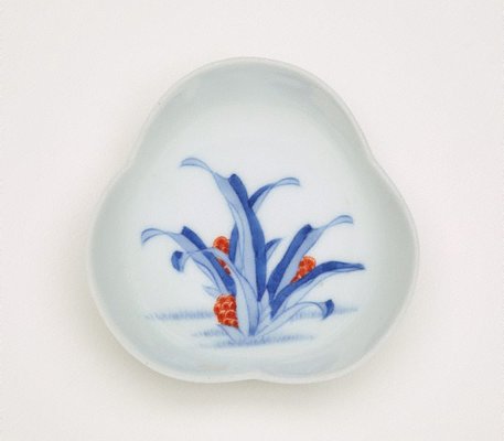Alternate image of Set of 5 three-lobbed dishes with décor of Japanese rhodea ('rhodea japonica') by Arita ware/ Nabeshima style