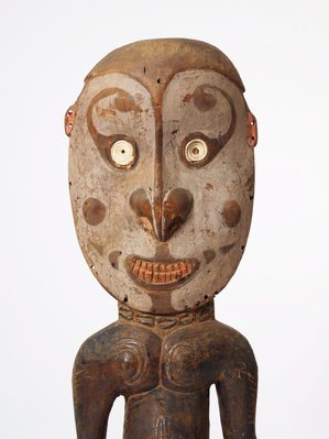 Alternate image of Kaua tikit (orator's stool) by Iatmul people