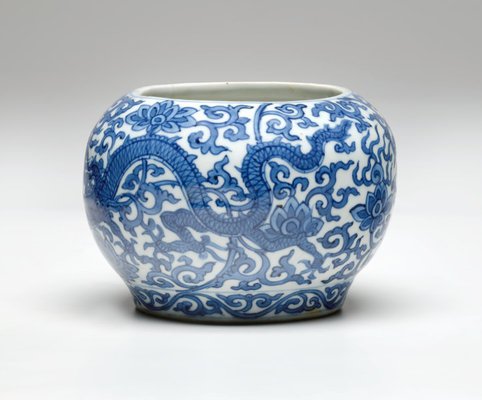 Alternate image of Jar decorated with dragons and motifs by Jingdezhen ware