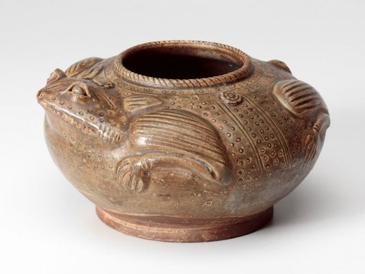 Alternate image of Water pot in form of a frog by Yue ware