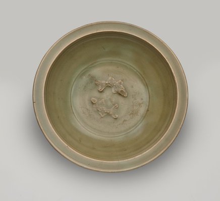 Alternate image of Dish with flattened rim decorated in centre with two moulded applique fish by Longquan ware