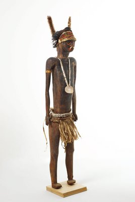 Alternate image of Decorated male figure by Usarufa people